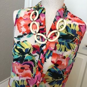 White and gold link necklace